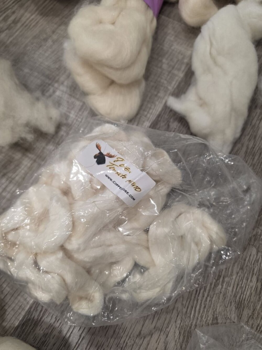 Assorted lot of wool, angora, silk felting fibers and yard raw and rolled colors - Picture 15 of 17